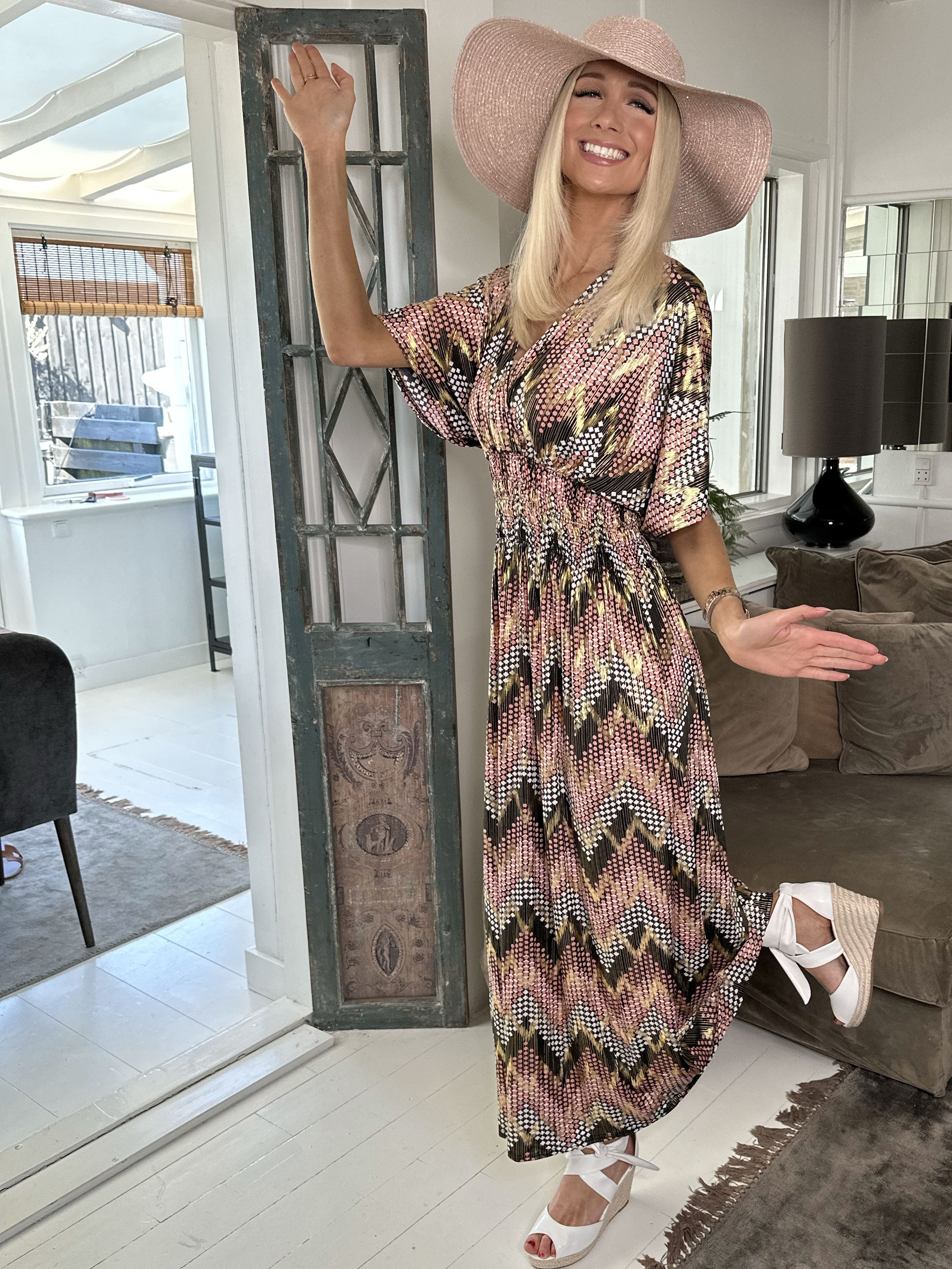 Pams pattern - Lang elastisk kjole i krølfrit stof